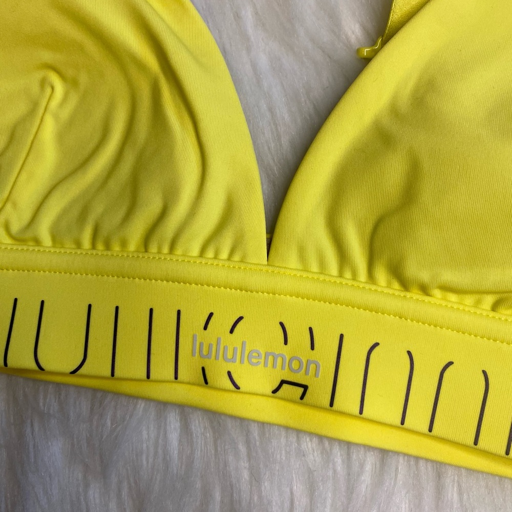 Lululemon License to Train Triangle Bra Light Support A/B Cup Logo Size 4 BEAY - Picture 2 of 5